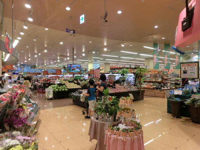 Supermarket. 472m until the Summit store Yokohama Akebonocho store (Super)