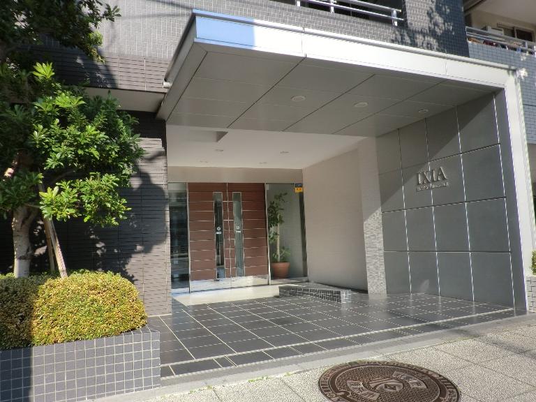 Entrance. Common areas