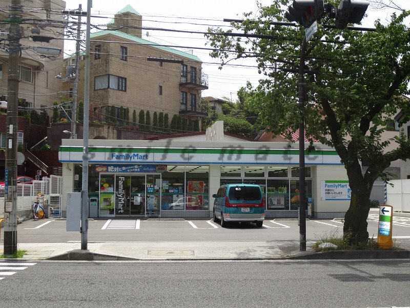 Convenience store. 312m to FamilyMart Honmoku Koenmae store (convenience store)