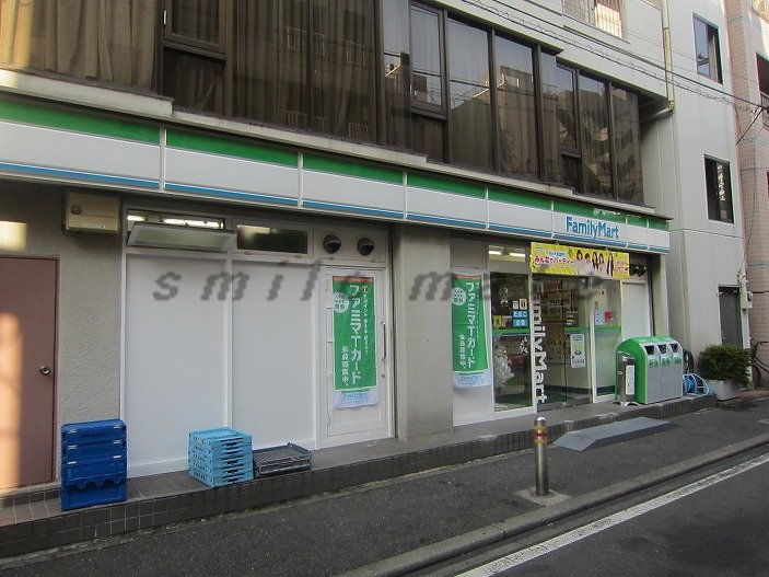 Convenience store. FamilyMart Yamashita-cho store (convenience store) up to 100m
