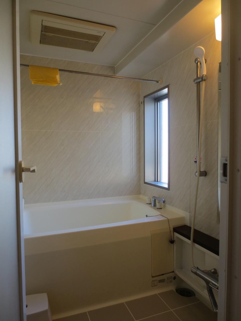 Bathroom. Bathroom with a ventilation drying function, It is also useful, such as the washing of a rainy day.