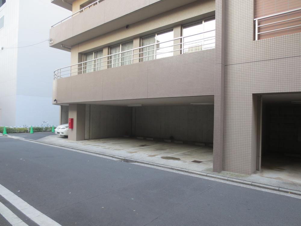 Parking lot. On-site parking entrance