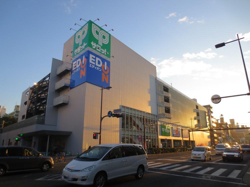 Supermarket. 80m until the Summit Yokohama Akebonocho shop