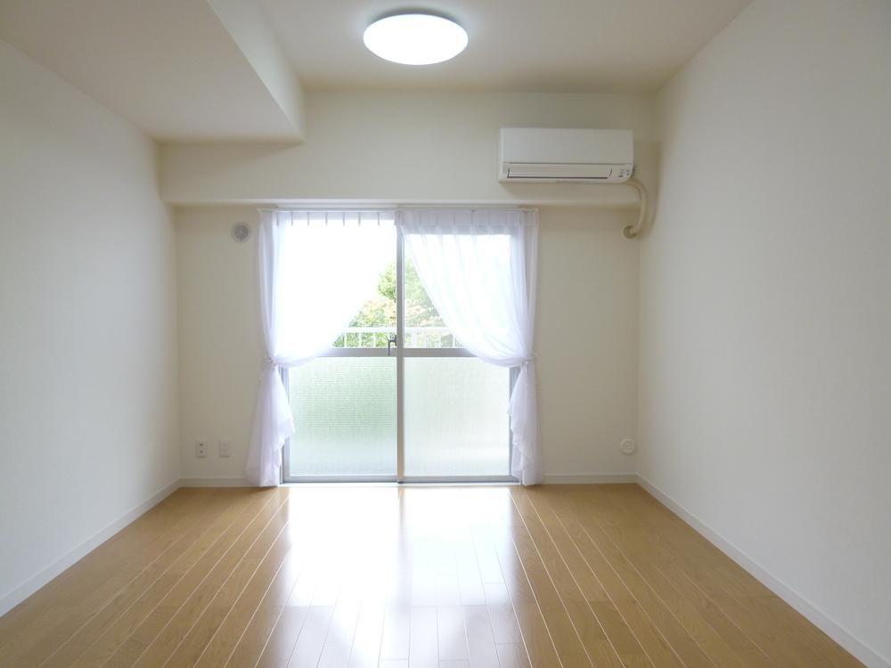 Non-living room. Indoor (10 May 2013) Shooting