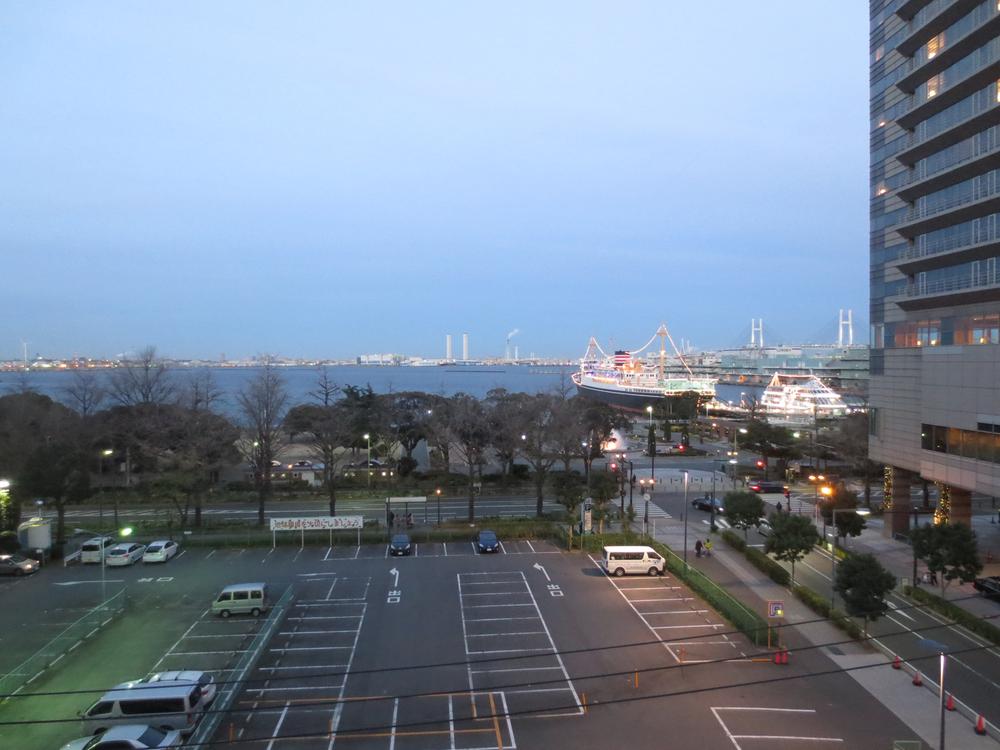 View photos from the dwelling unit. View from the north side Western-style.