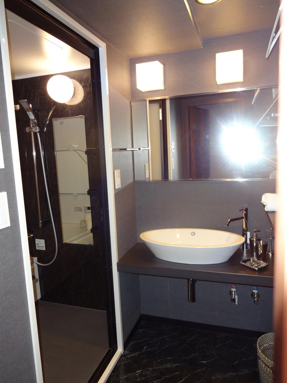 Wash basin, toilet. Indoor (September 2013) Shooting