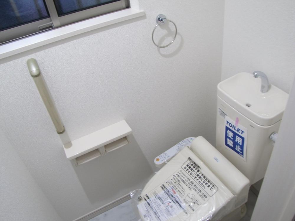 Toilet. Local (August 2013) Shooting