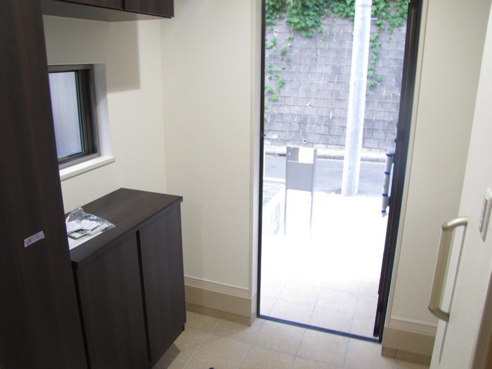 Entrance. Local (August 2013) Shooting