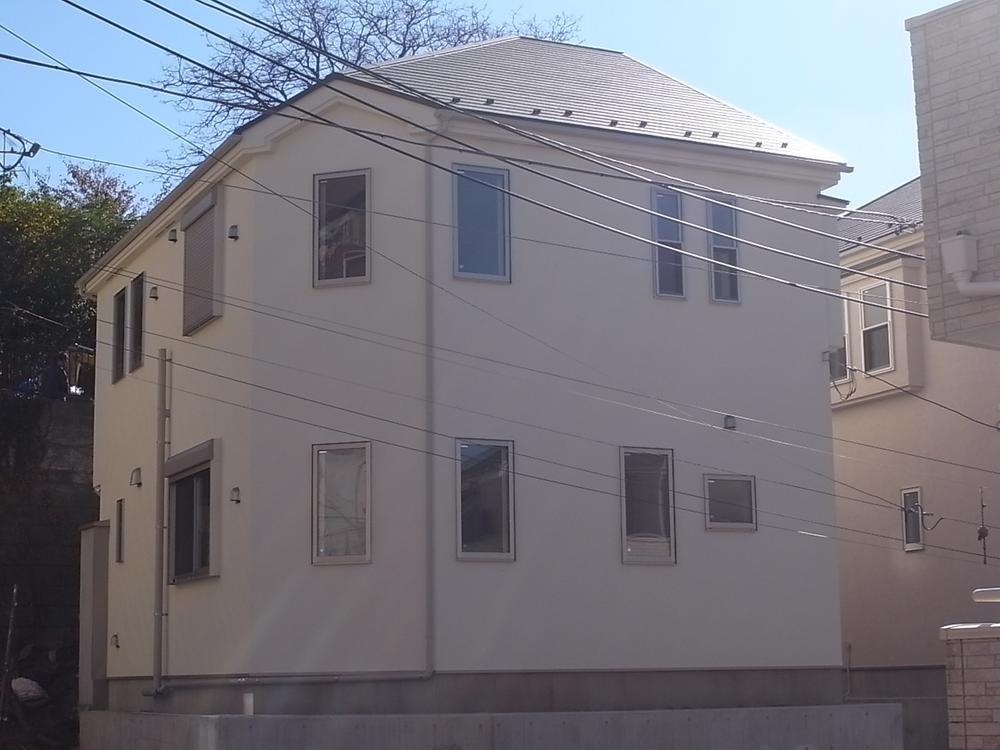 Local appearance photo. It is a neat simple exterior design!