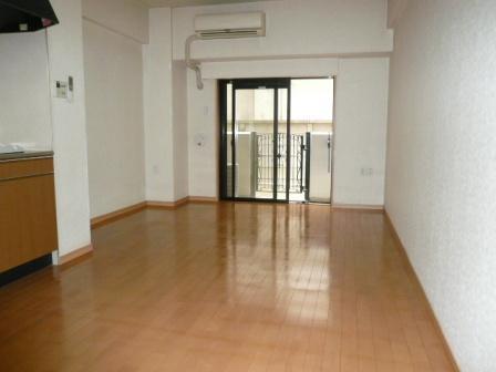 Living. Indoor (11 May 2012) shooting ■ About 11.8 Pledge which also serves as a living