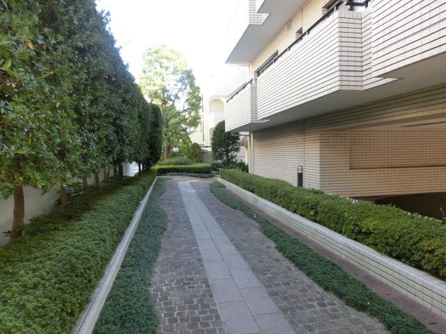 Entrance. Common areas