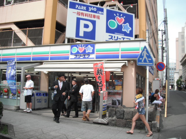 Convenience store. Three F, Naka-ku Yamashita-cho store up (convenience store) 151m