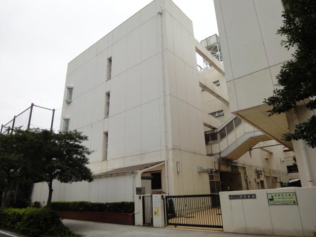 Junior high school. 1700m to Yokohama City Tatsuko junior high school