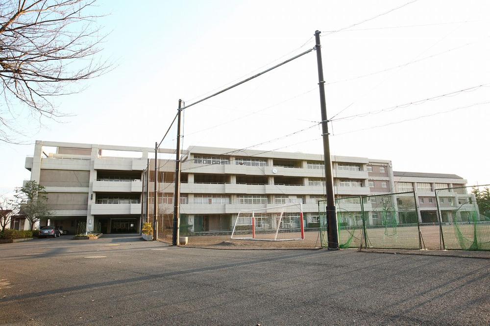 Junior high school. Yokohama Municipal Nakaodai 350m up to junior high school