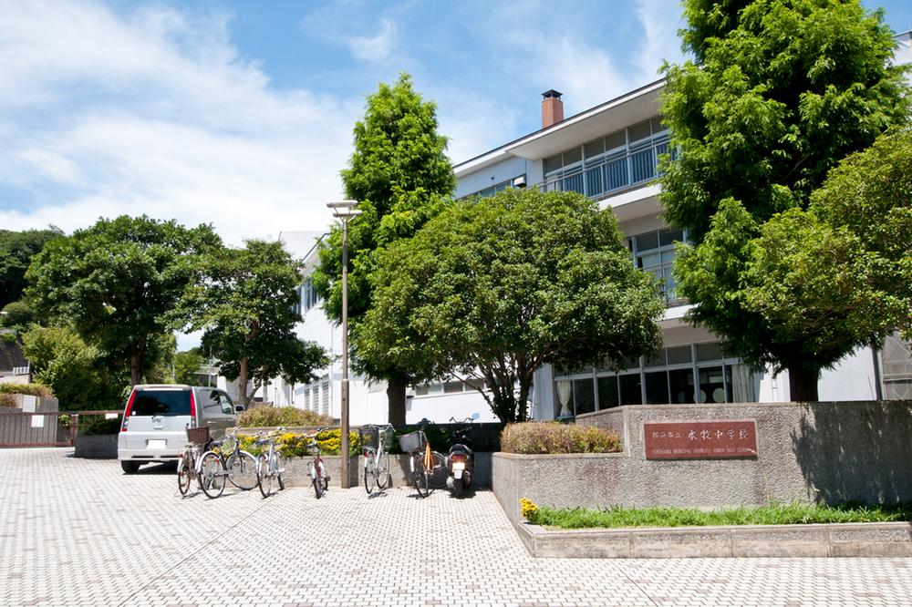 Junior high school. Municipal Honmoku until junior high school 960m