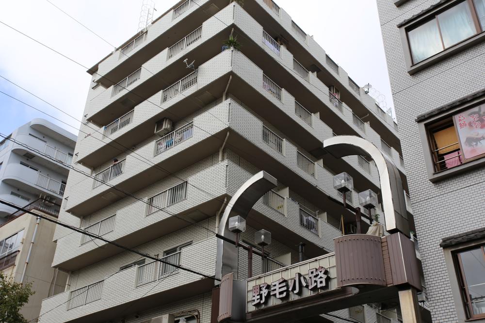 Local appearance photo. The ground 10 stories, There is a presence among the Noge Michiri.