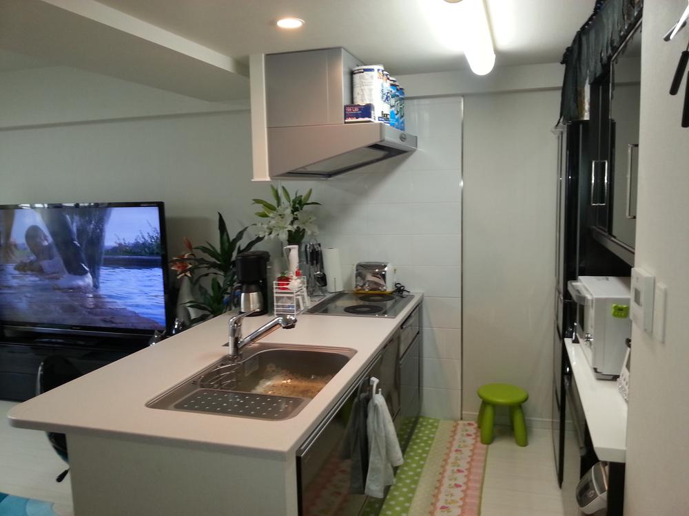 Kitchen. IH cooking heater ・ Dishwasher with a kitchen