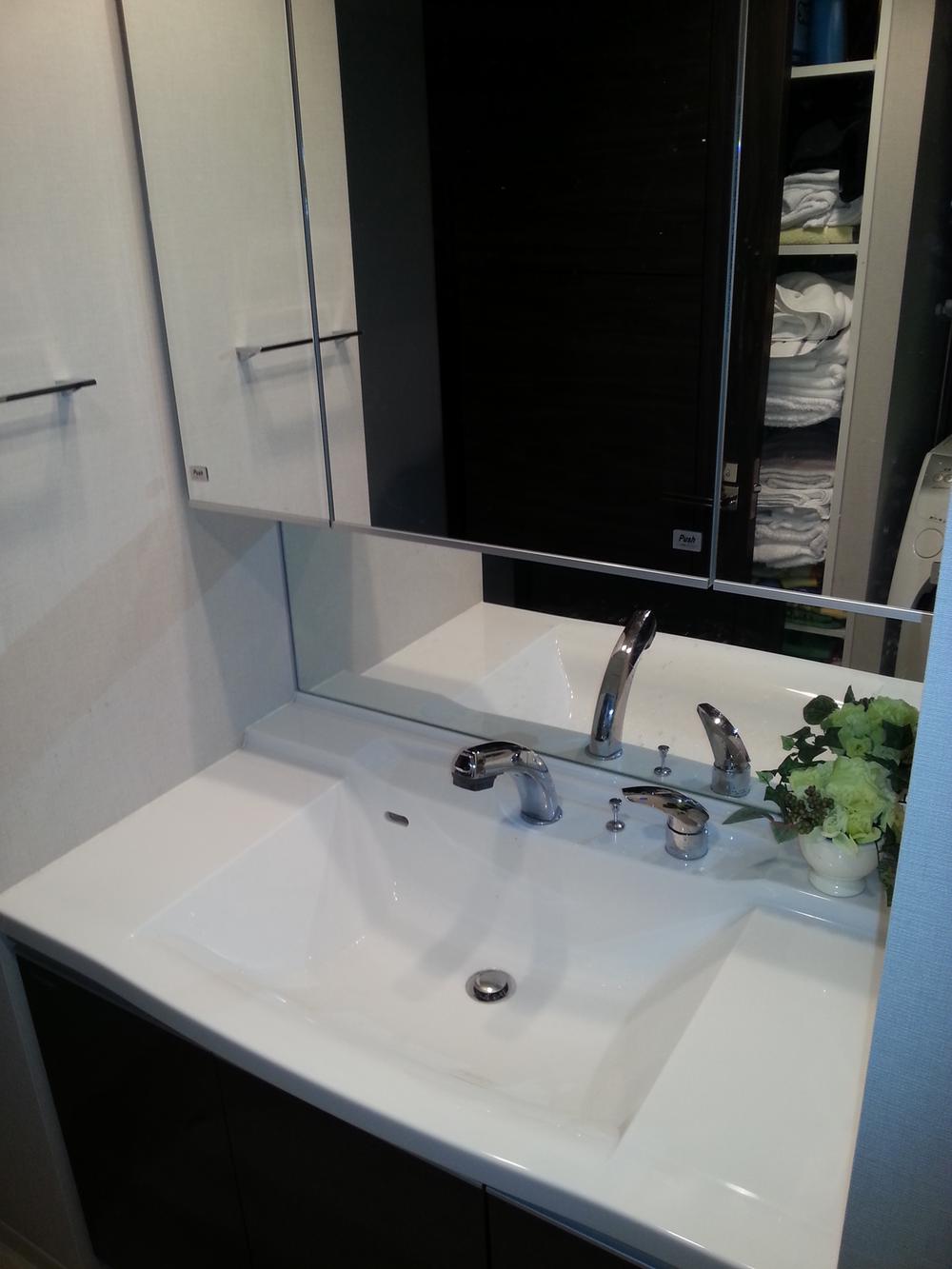 Wash basin, toilet. Three-sided mirror with vanity. On the back there is also a storage space, It is functional wash room.