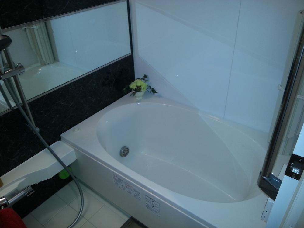 Bathroom. The bathrooms are equipped with ventilation drying heating function. Convenient washing clothes on a rainy day.