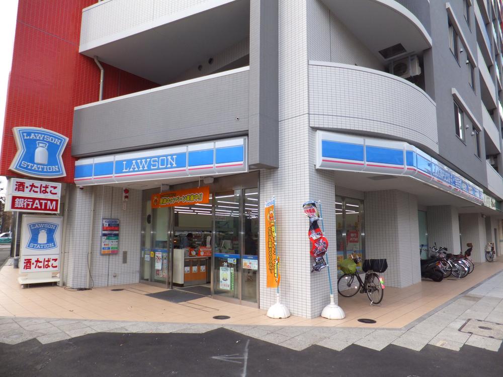 Local appearance photo. And on the first floor apartment contains a convenience store (Lawson) is, Convenient.