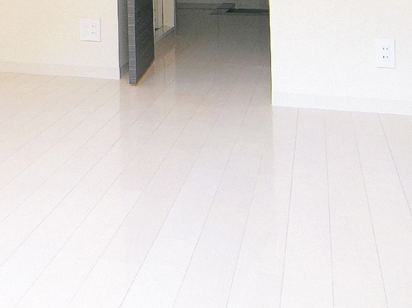 Other.  [Flat Floor] Dwelling units in eliminates the floor step, Adopt a safe flat floor that produce a sense of openness of the living room. It has become that there is no worry of injuries due to stumbling safety design. (Entrance ・ Except for the bathroom) (same specifications)
