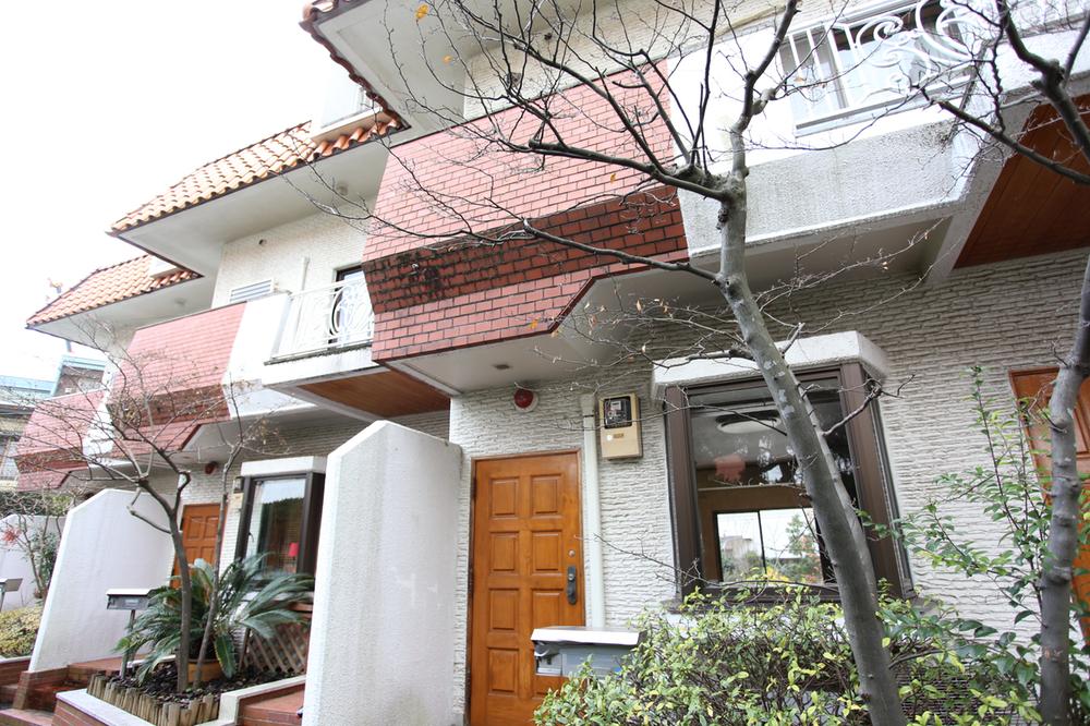 Local appearance photo. Town house of simple and elegant western tile