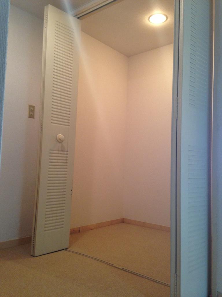 Entrance. Local (11 May 2013) Shooting