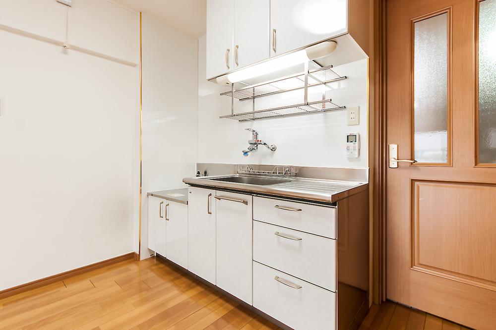 Kitchen. A clean kitchen of white color surface material