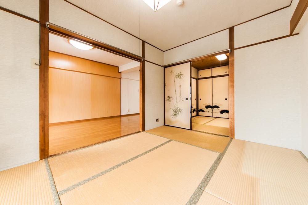 Non-living room. Japanese-style room to relax on the tatami