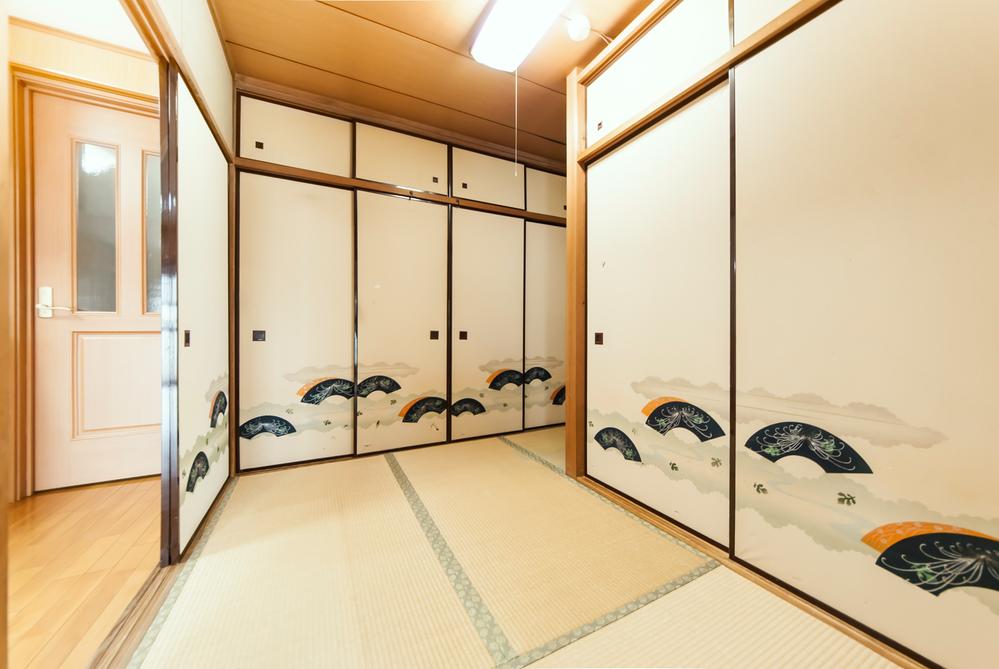 Non-living room. Japanese-style room to relax on the tatami