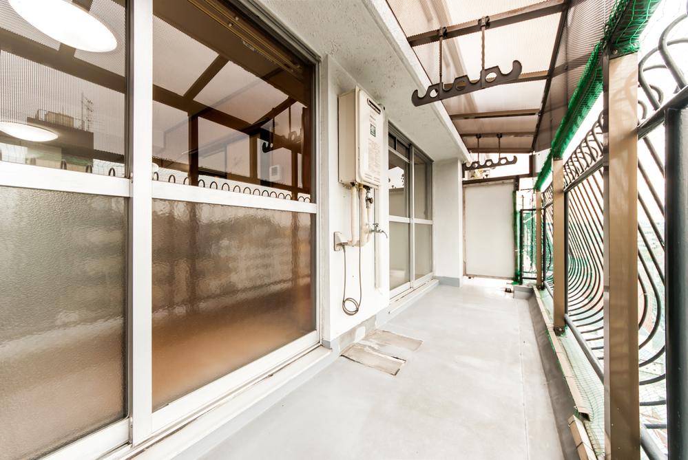 Balcony. Spacious balcony, It offers views of the distant.