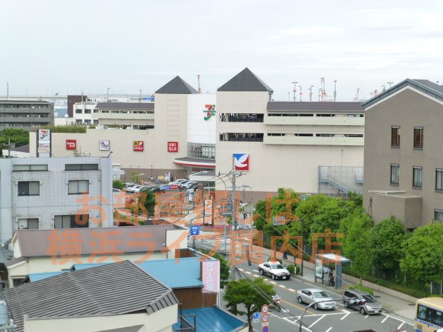 Shopping centre. Ito-Yokado to (shopping center) 660m