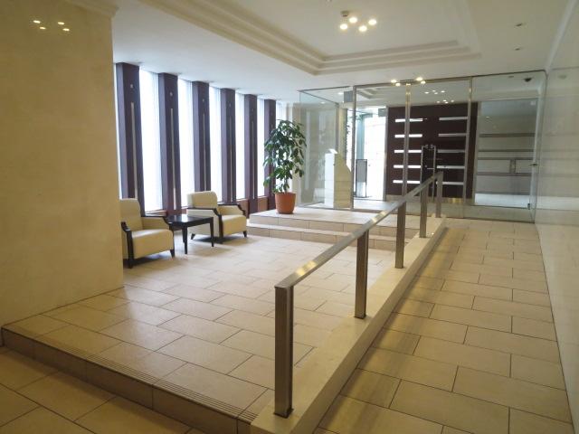 Entrance. Common areas