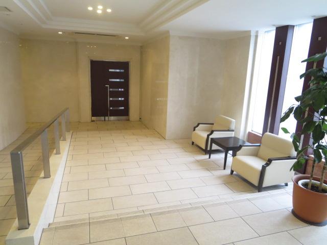 Entrance. Common areas