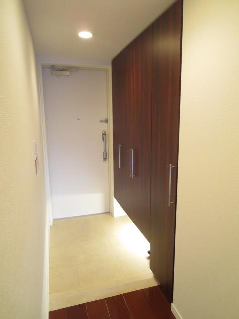 Entrance. Indoor (September 2013) Shooting