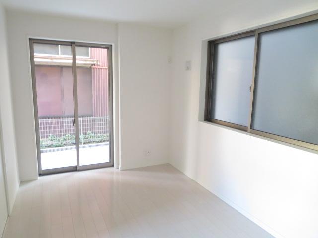 Non-living room. Indoor (11 May 2013) Shooting