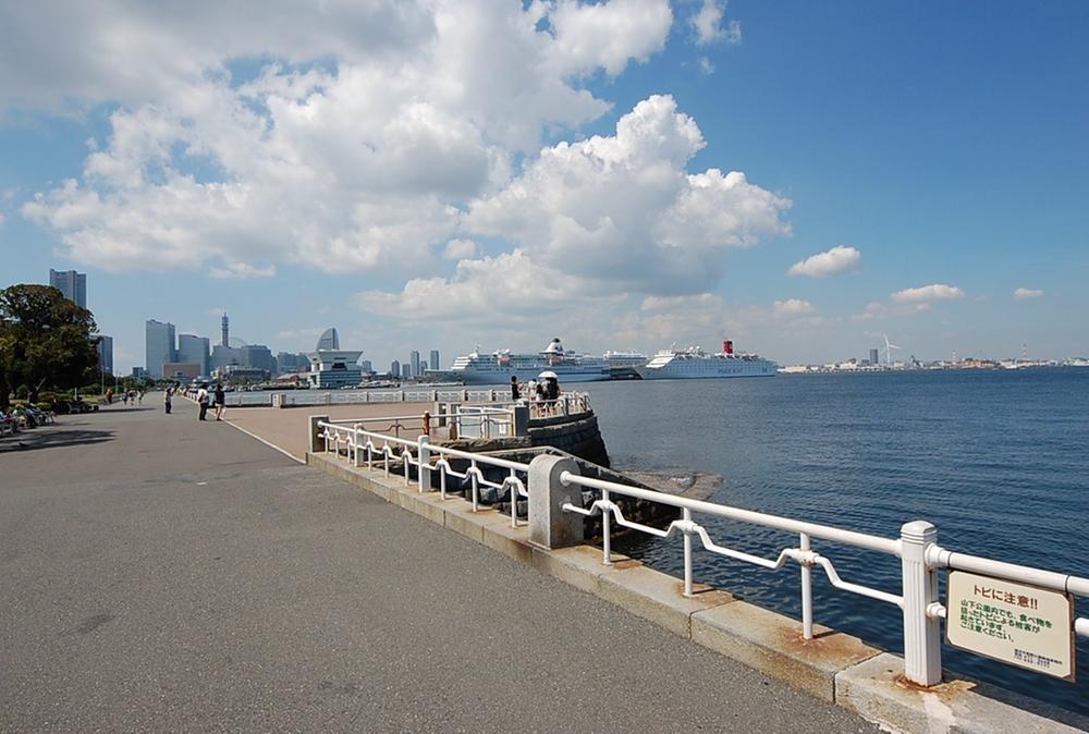 park. Up to about Yamashita Park see well a television 2500m. It is a private time of the Yokohama area where every day is changed to stimulating.