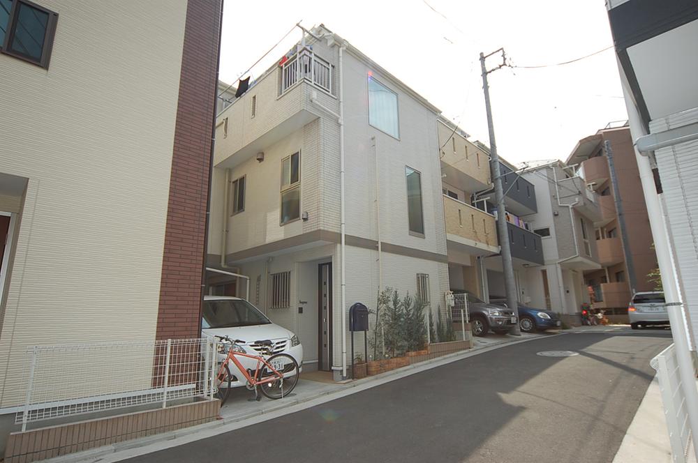 Local appearance photo. In three-story is not a built-in, Is the breadth of the building area can be effectively utilized.