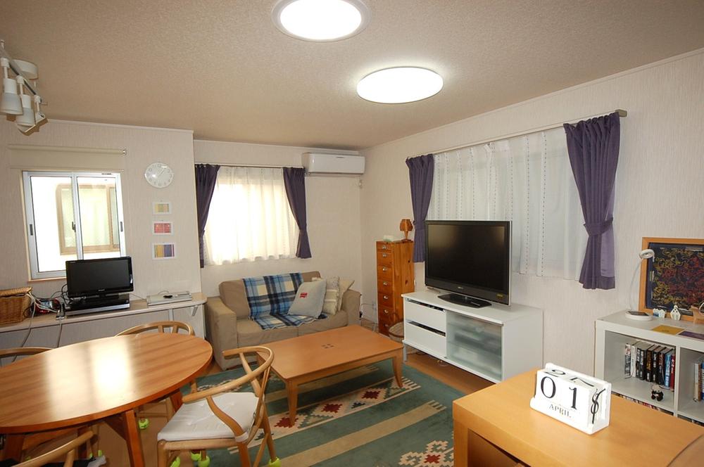 Living. This size even if there is a furniture. Since the luggage to the delivery of the building also in Kara, Living should feel more widely.
