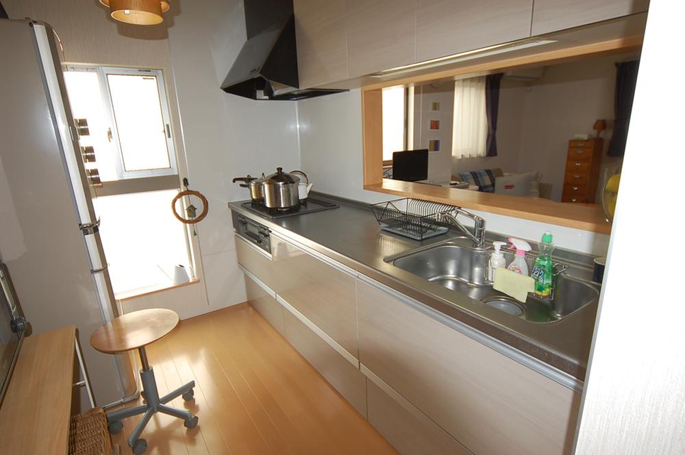 Kitchen. Bright kitchen with lighting. Also put the refrigerator is enough space has been secured.