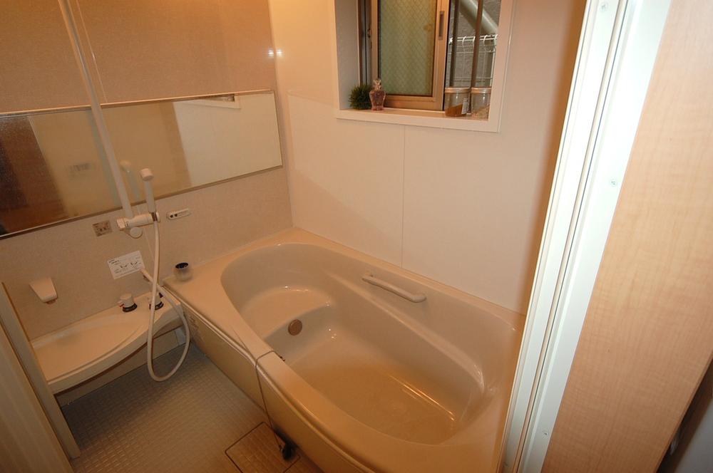 Bathroom. Moisture hardly muffled with a window to the unit bus one tsubo type. We become barrier-free course in Built shallow.