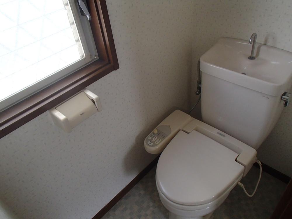 Toilet. Indoor (11 May 2013) Shooting