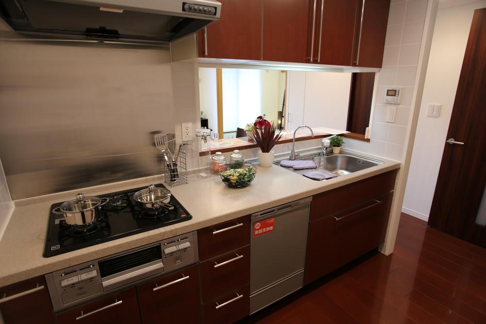 Kitchen. With counter, It is often a spacious kitchen with storage!
