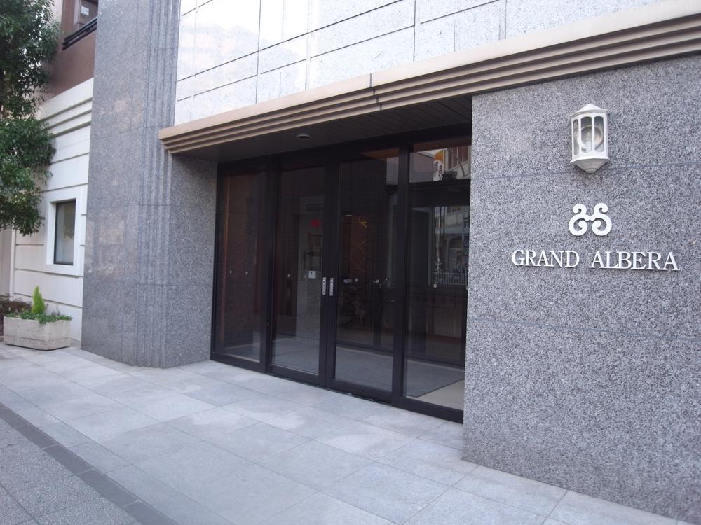 Entrance. Common areas