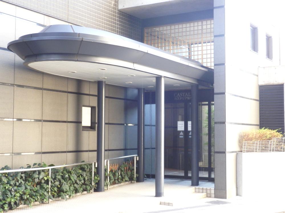 Entrance. Common areas