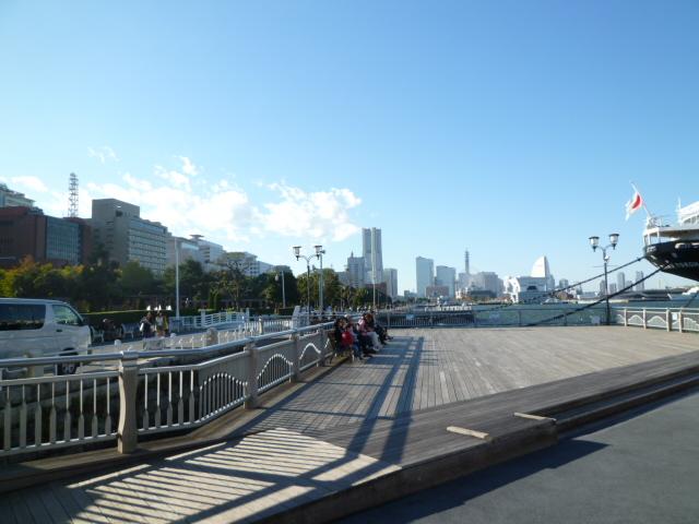 park. Such as a 10-minute walk from Yamashita Park, 