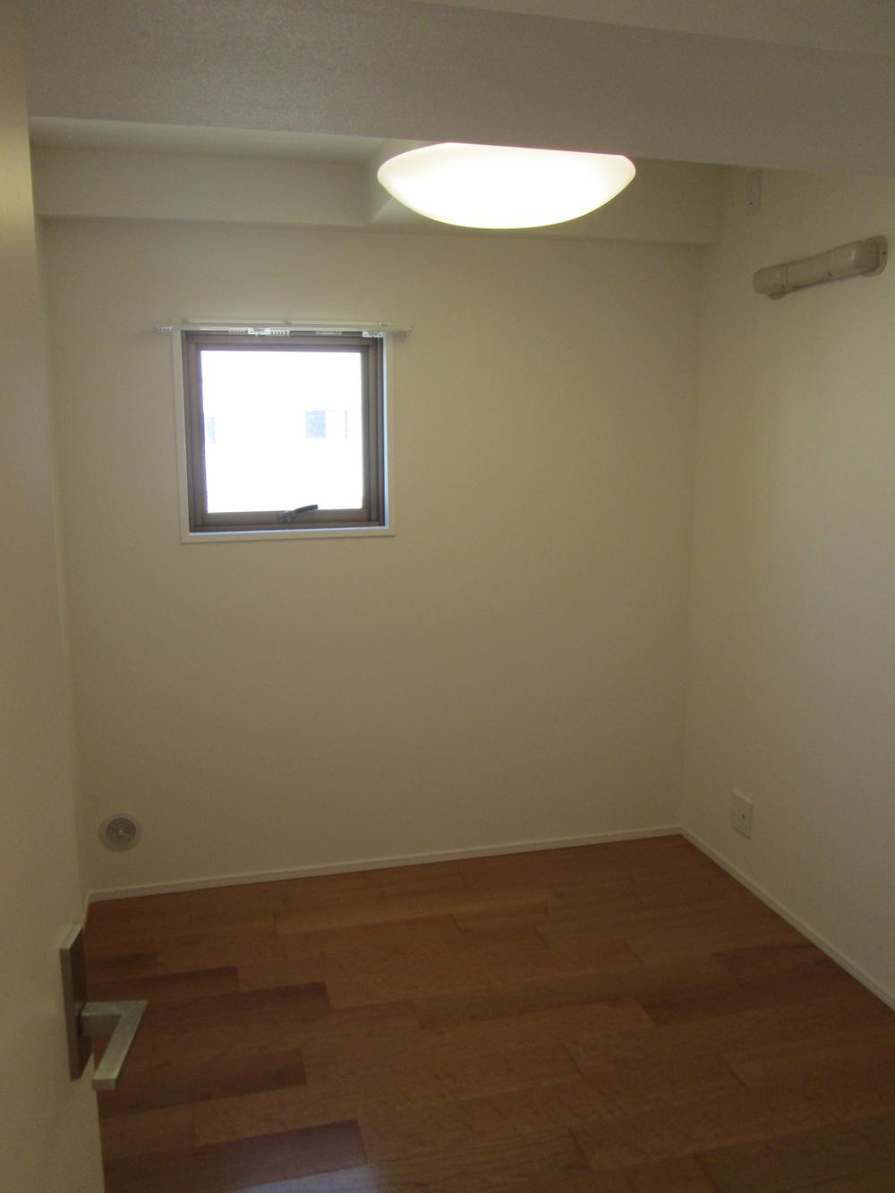 Non-living room. Indoor (12 May 2013) Shooting