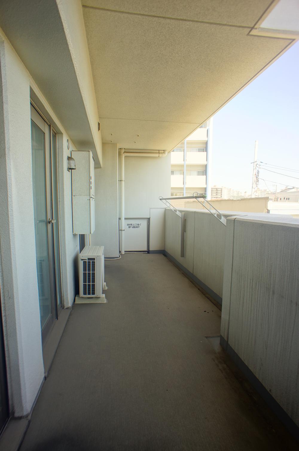 Balcony. Spacious balcony of 13.68 sq m (12 May 2013) Shooting