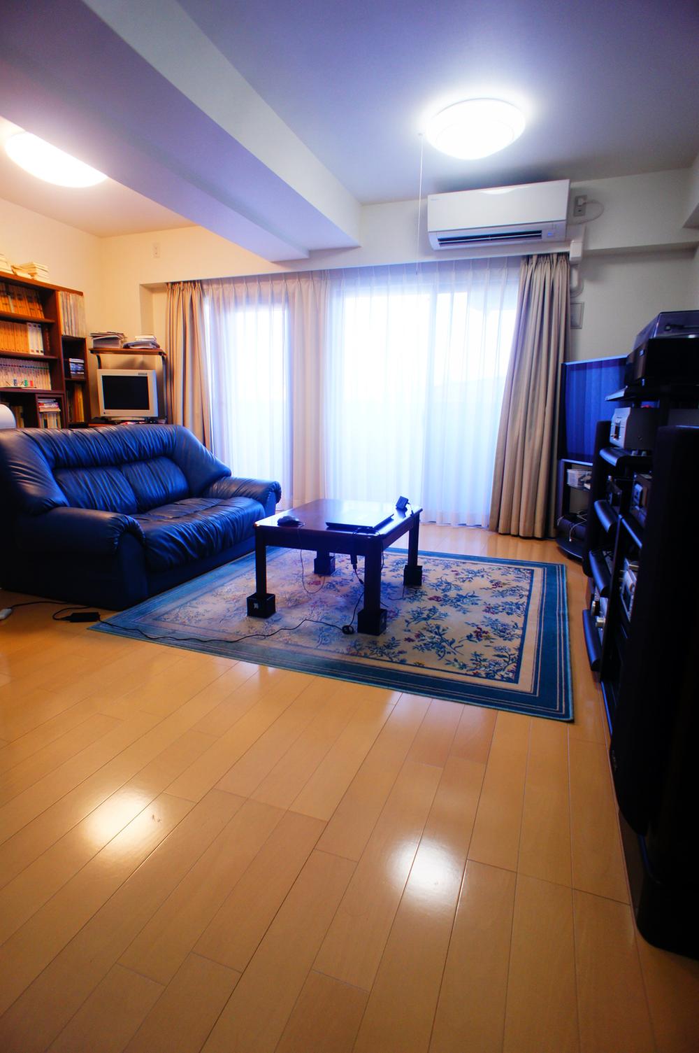 Living. About 13.2 Pledge of living-dining (12 May 2013) Shooting