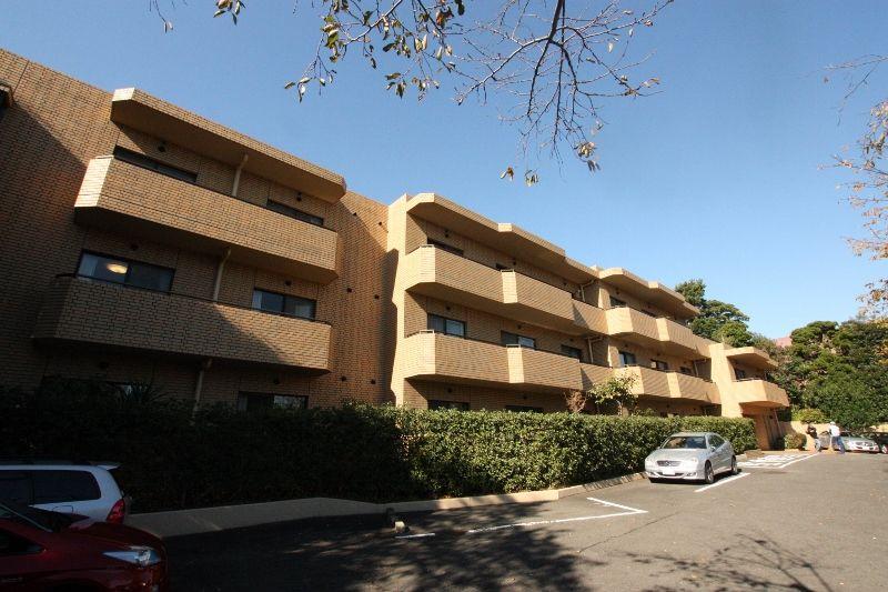 Local appearance photo. Flooring ・ kitchen ・ Our original specification using natural materials to joinery